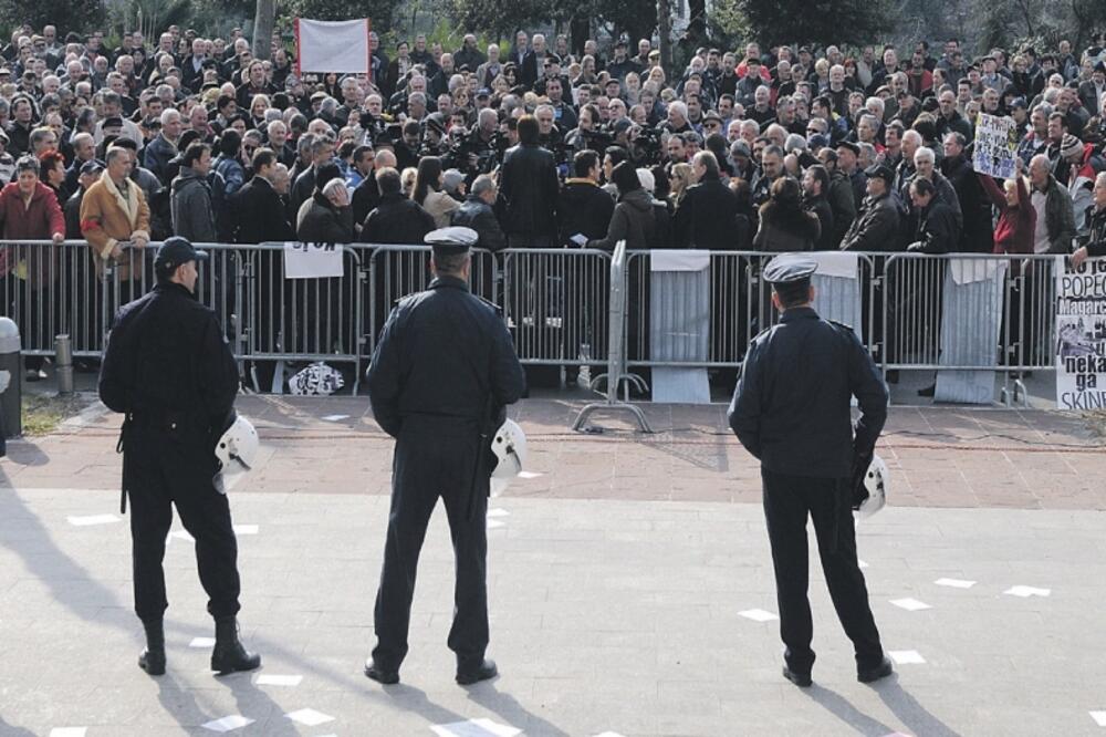 protest, krizni porez, Foto: Savo Prelević
