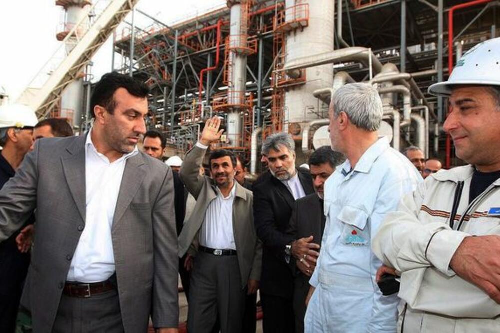 Ahmadinedžad u rafineriji, Foto: SANA