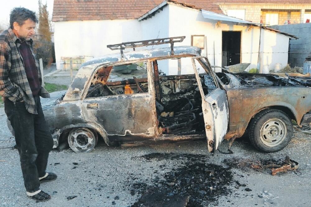 Uroš Škatarić, zapaljeni automobil, Foto: Luka Zeković