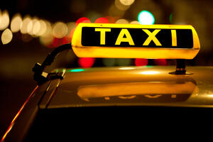 Ukradeno taksi vozilo u centru Podgorice