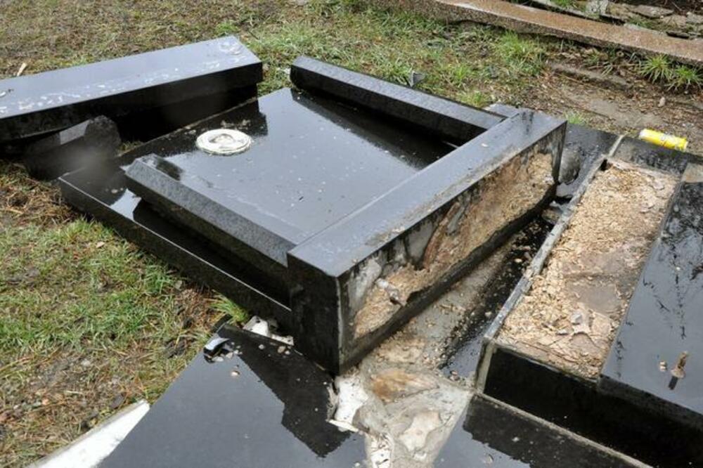 Skrnavljenje groblja, Kosovo, Foto: Beta