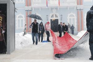 Na margini posjete: Pogrebno za Nikolića?