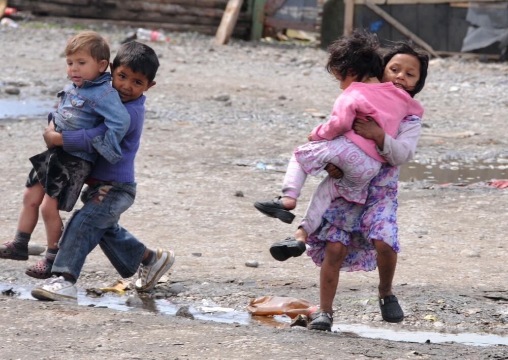 Vrela ribnička, djeca