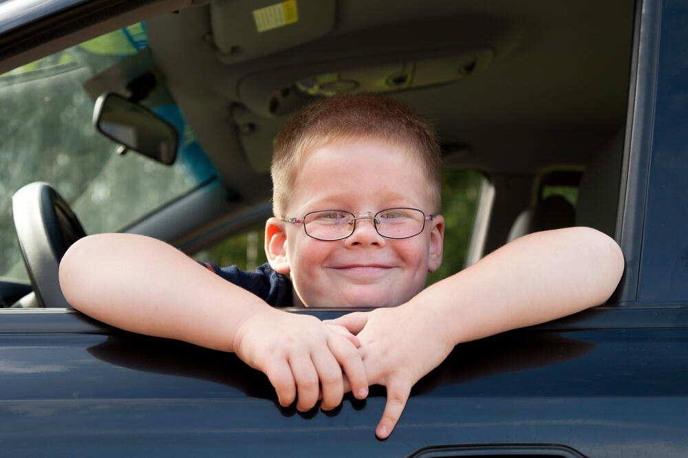 Dječak u autu, dječak, auto, Foto: Shutterstock