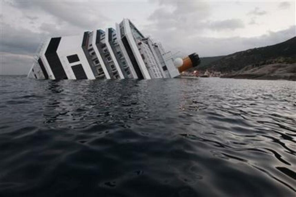 Kosta konkordija, Costa Concordia, Foto: AP