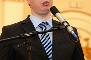 Vučić: Istraga će dovesti i do nekih u mojoj partiji