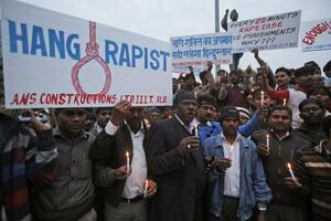 Indija: Nakon silovanja, djevojku htjeli da pregaze autobusom