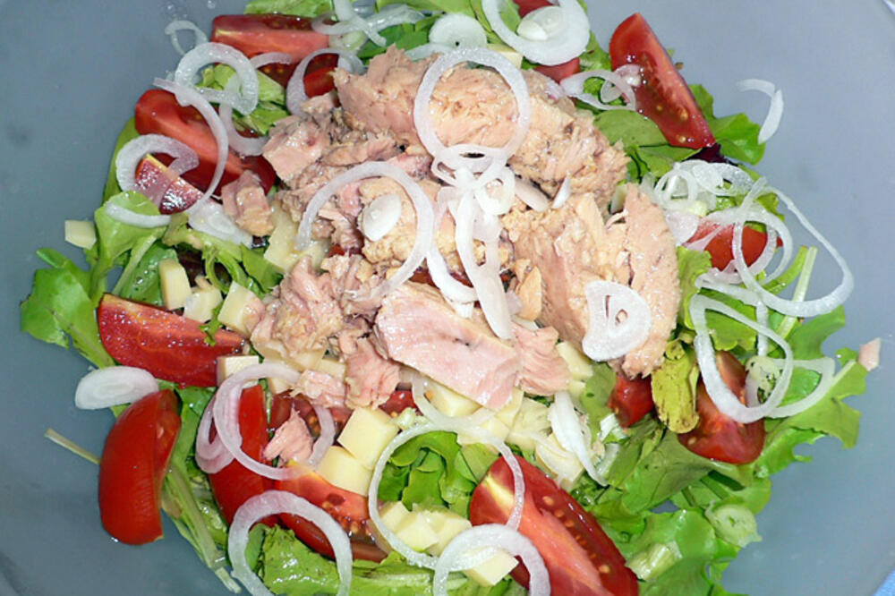Salata sa tunjevinom, Foto: Kuvaj sam (Jelena Bajtajić)