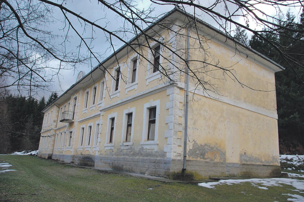 Andrijevica, škola, Foto: Rabrenović