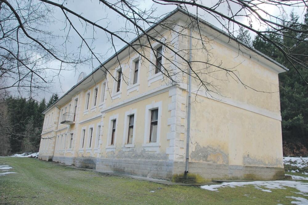 OŠ  “Bajo Jojić”, Foto: Rabrenović