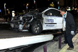 Taksisti izgorjelo vozilo dok je čekalo mušteriju