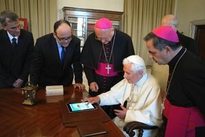 Papa je na Twitteru popularniji od Džastina Bibera