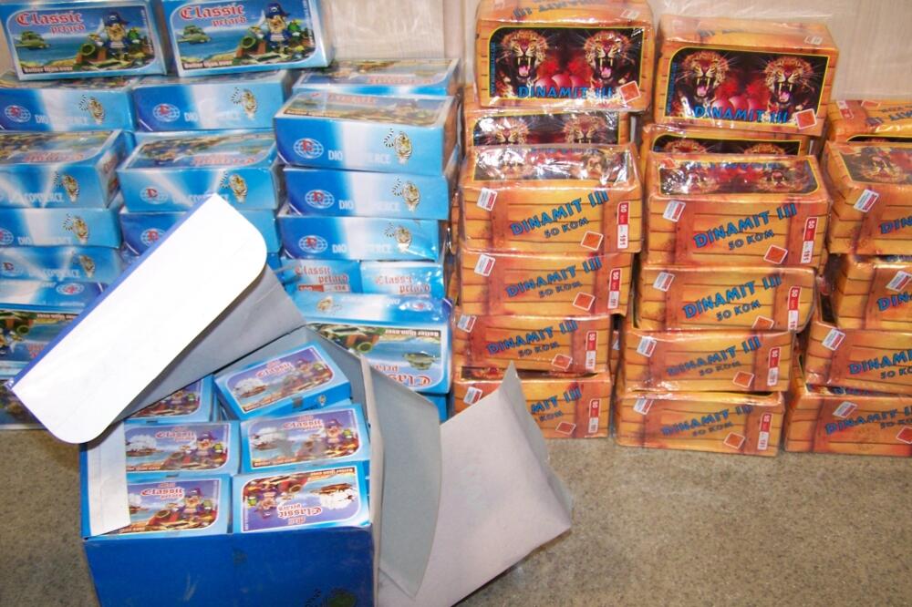 petarde, Foto: Uprava carina