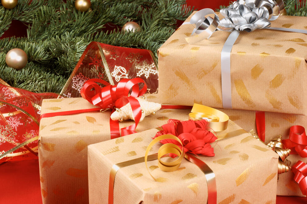 pokloni, Božić, Foto: Shutterstock.com
