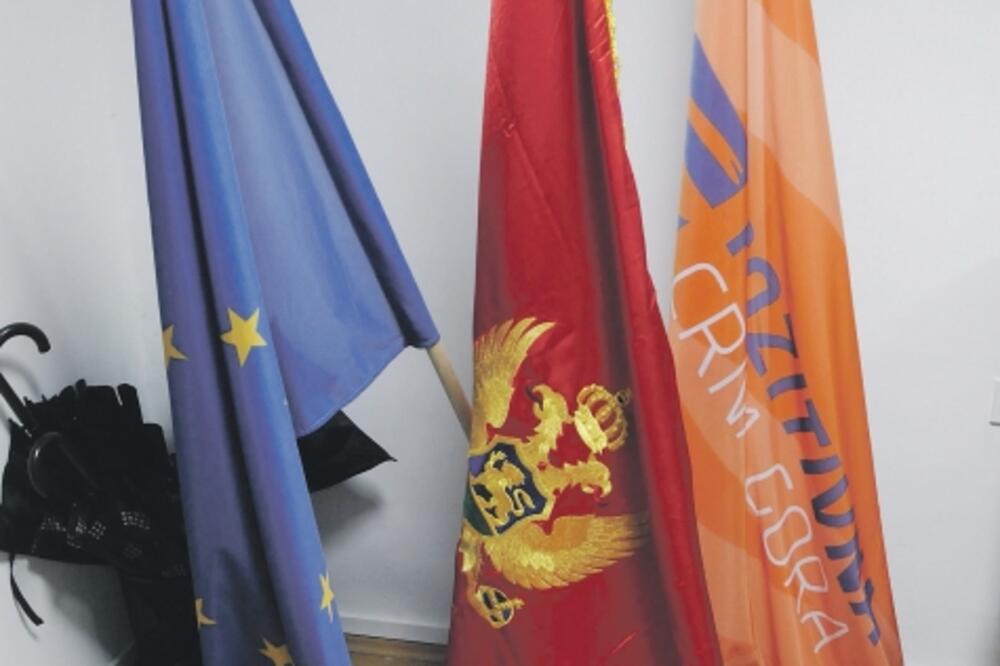 državni simboli, zastave, Foto: Zoran Đurić