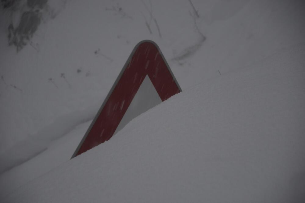 kolasin, podgorica, snijeg, saobracajni znak, Foto: Miroslav Boljević
