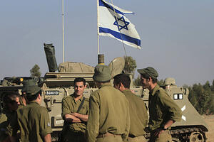 Izraelski vojnici udarali novinare i tjerali ih da se skinu na...