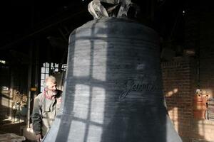 Parižani obilježavaju početak gradnje Notr Dama