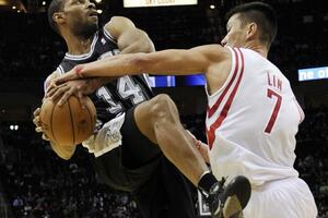 San Antoniju derbi Teksasa, bravure Tonija Parkera