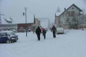 Putari se bore sa snijegom na Žabljaku