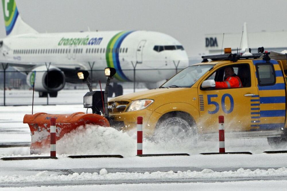 Aerodrom, snijeg, Foto: Rojters