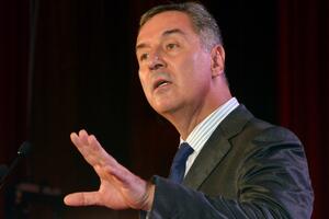 „Zidojče cajtung”: Đukanović se vratio zbog imuniteta