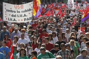 Broj nezaposlenih u Španiji blizu pet miliona