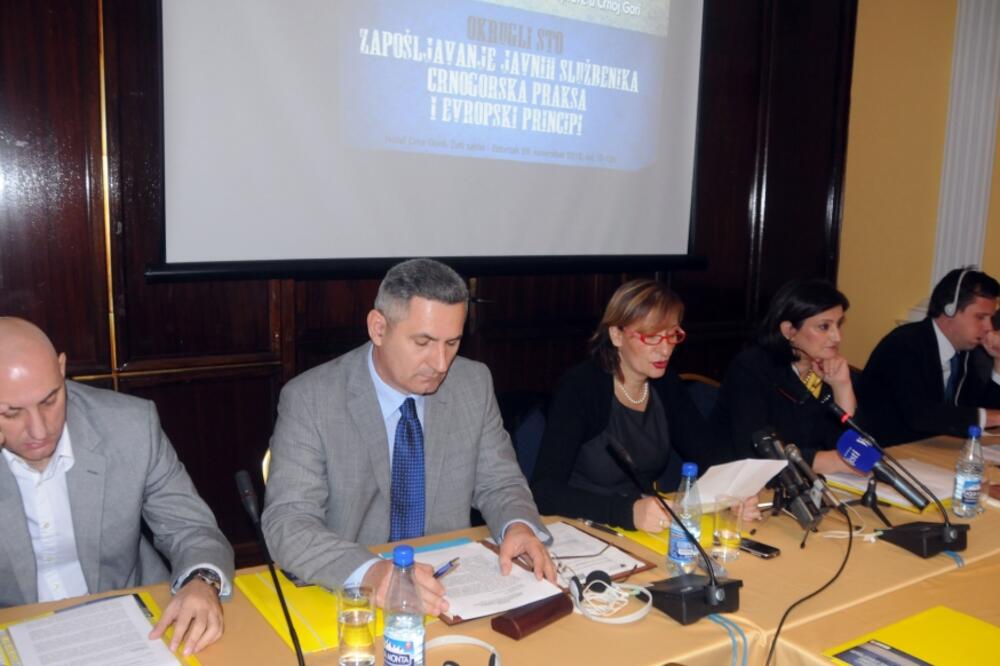 Monitor, okrugli sto, Foto: Boris Pejović