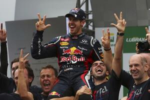 FIA potvrdila Fetelovu titulu