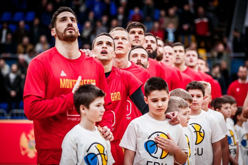 Crnogorski košarkaši pred meč sa Ukrajinom, Foto: FIBA