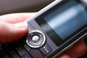 Srbija: Uhapšeno 18 osoba, SMS prevarama uzeli 15 miliona eura