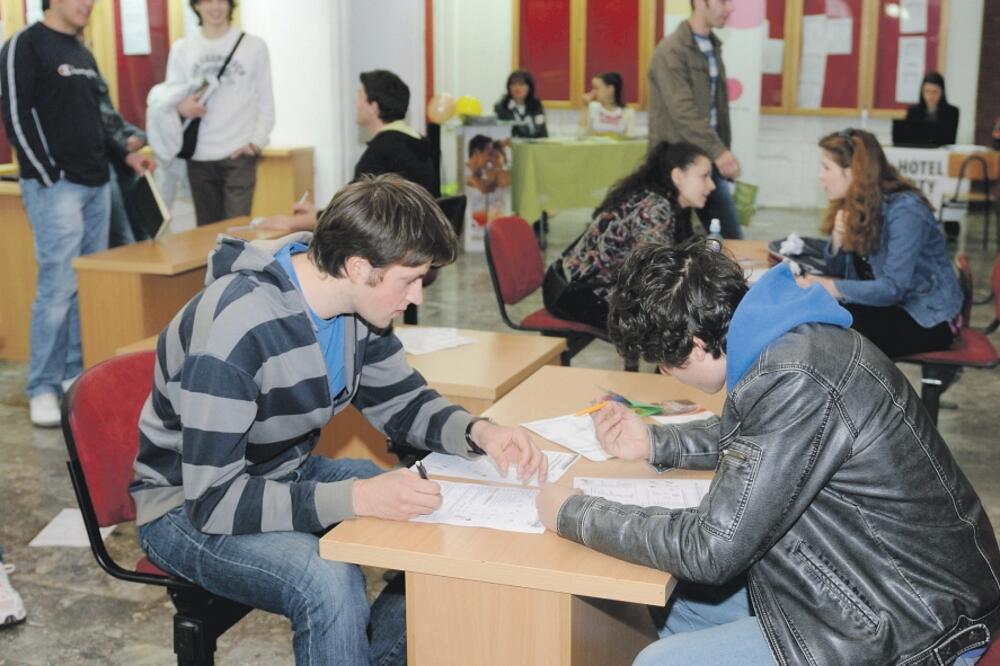 sezonski posao, Zavod za zapošljavanje, Foto: Savo Prelević