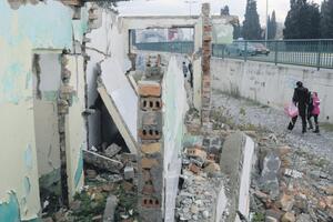 Ruševina u centru Podgorice svratište za beskućnike i pse lutalice