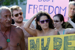 Nudisti cijepali odjeću u skupštini San Franciska