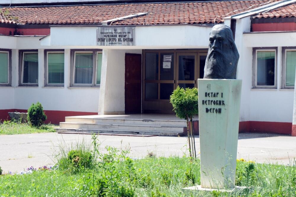 Danilovgrad, gimnazija, Foto: Savo Prelević