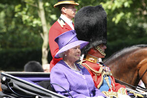 Kraljica Elizabeta i vojvod Filip slave 65. godišnjicu braka