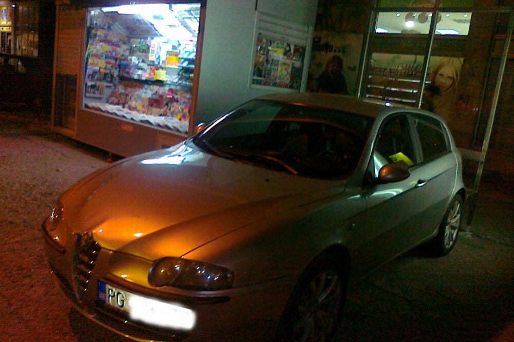 Auto, autobusko stajalište, Foto: Čitalac reporter