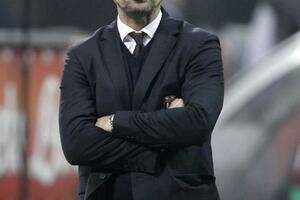 Huligani oštetili auto trenera Partizana uz vulgarne poruke