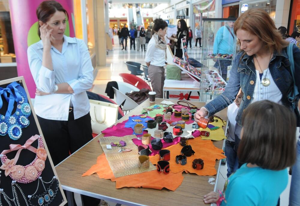 Bazar, Delta, rukotvorine