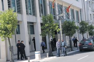 Nezakonito u državnoj službi radile 352 osobe