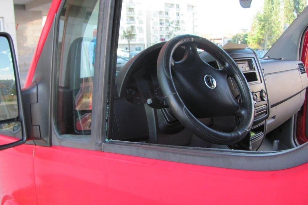 Udruženje mladih sa hendikepom kombi, Foto: Udruženje mladih sa hendikepom