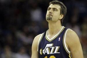 Mehmet Okur završio karijeru