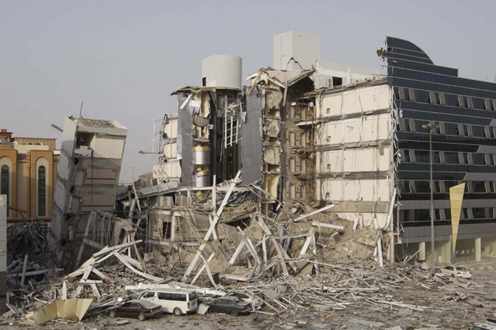 Rušenje zgrade, Foto: Menainfra.com