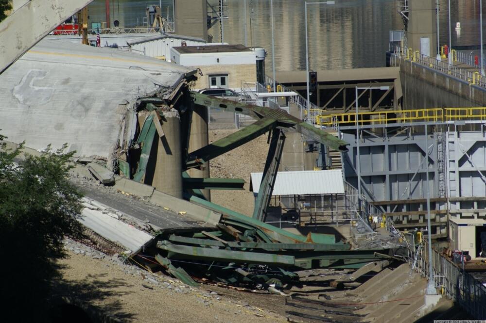 Srušen most, Rušenje mosta, Foto: Johnweeks.com
