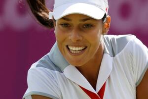 Ana Ivanović i Lusi Safarova na otvaranju