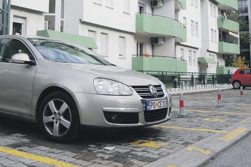 parking, kod Mašinske, Foto: Boris Pejović