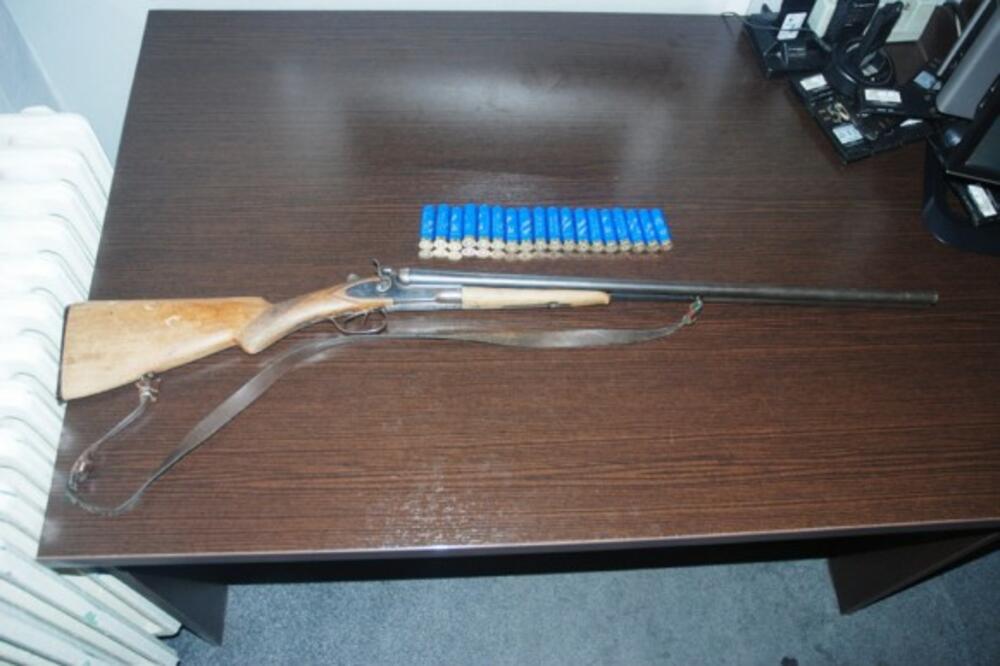 Lovačka puška, Foto: Uprava policije