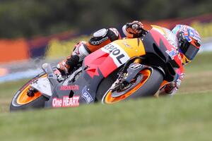 Stoneru pol pozicija pred svojim navijačima