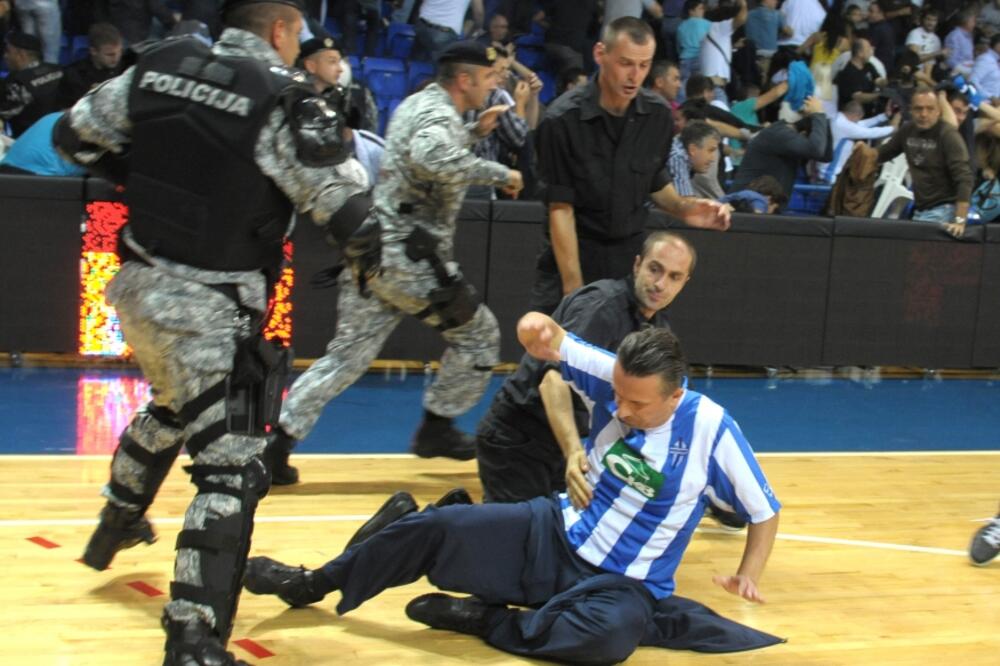 Budućnost-Partizan neredi, Foto: Savo Prelević