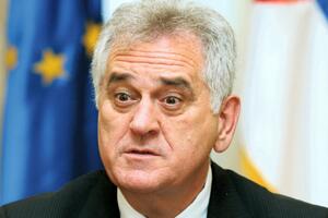 Nikolić: Čekam da se Josipović odljuti, ja ne živim u prošlosti